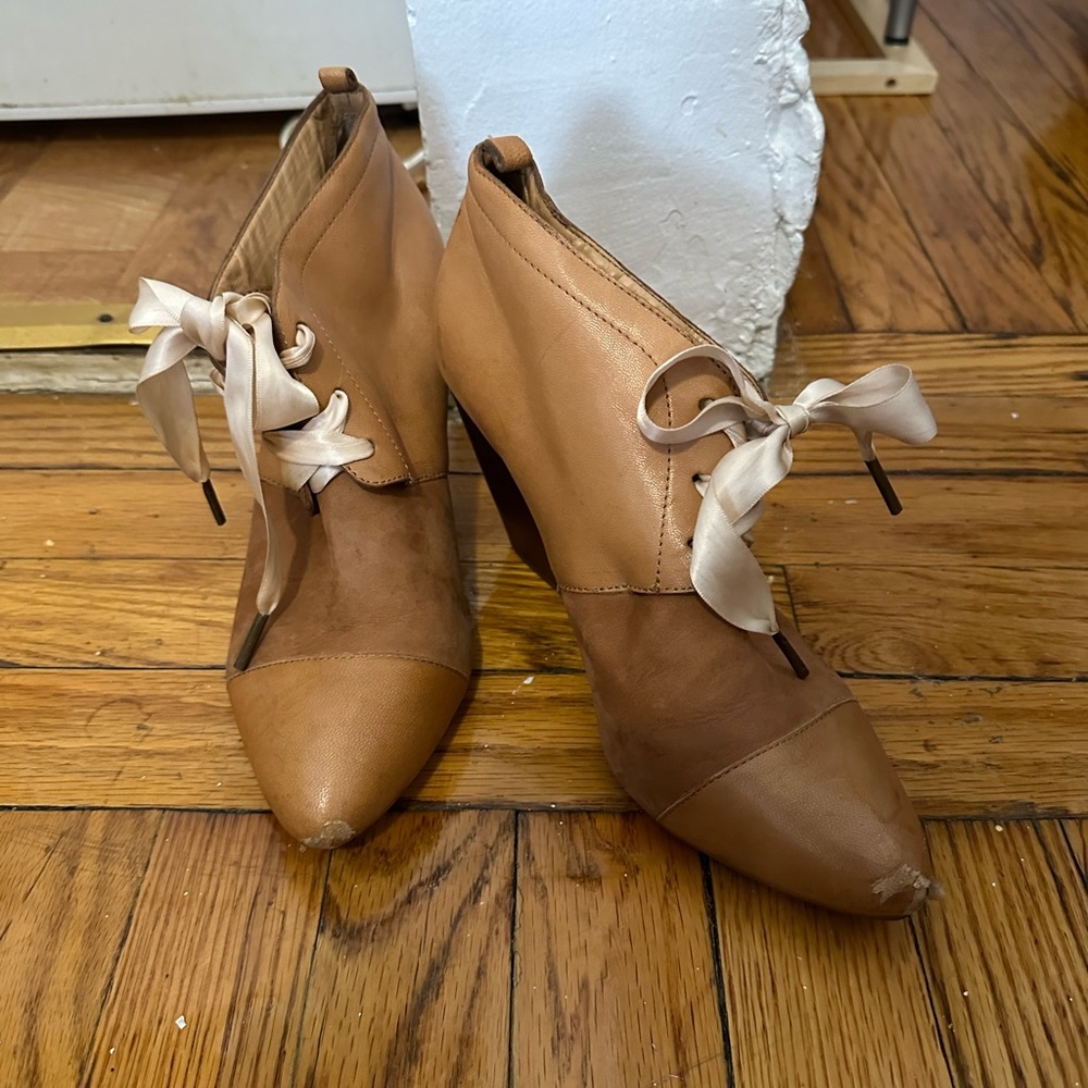 Anthropologie 8 Ribbon Lace Leather Bootie